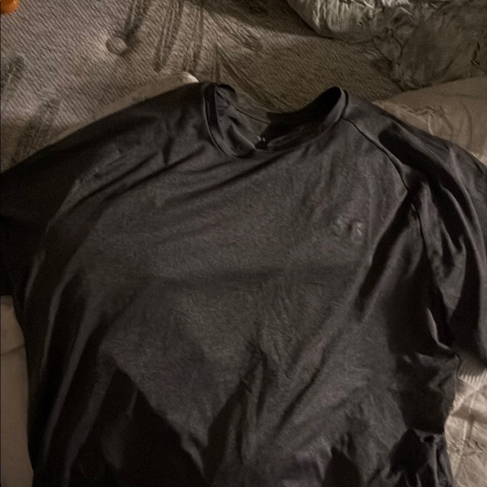 Under Armour Black Short Sleeve Tee XL Gray NWOT